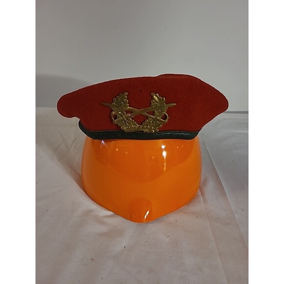 Military Red Wool Beret with Artillery/cavalry of the armed forces of Germany